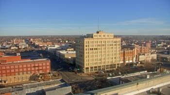 Weather camera view of First National Bank-Hutchinson.
