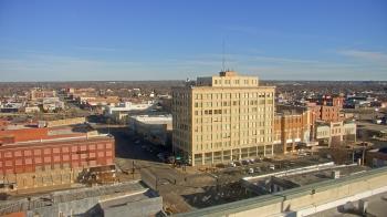 Weather camera view of First National Bank-Hutchinson.