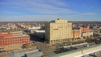 Weather camera view of First National Bank-Hutchinson.