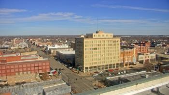 Weather camera view of First National Bank-Hutchinson.