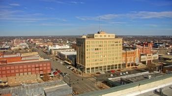 Weather camera view of First National Bank-Hutchinson.