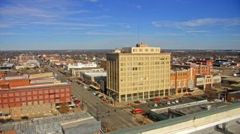 Weather camera view of First National Bank-Hutchinson.