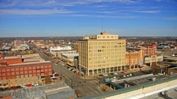 Weather camera view of First National Bank-Hutchinson.