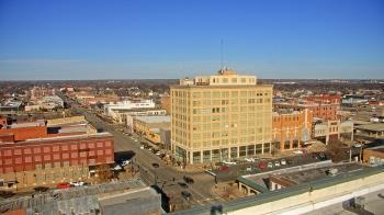 Weather camera view of First National Bank-Hutchinson.