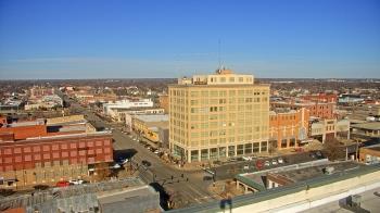 Weather camera view of First National Bank-Hutchinson.