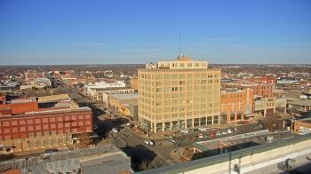Weather camera view of First National Bank-Hutchinson.