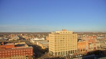 Weather camera view of First National Bank-Hutchinson.