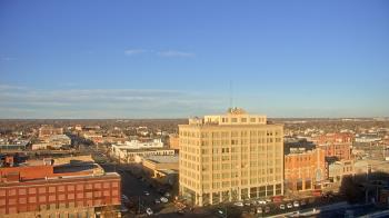 Weather camera view of First National Bank-Hutchinson.