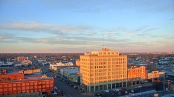 Weather camera view of First National Bank-Hutchinson.