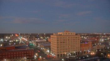 Weather camera view of First National Bank-Hutchinson.