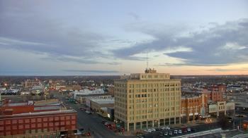 Weather camera view of First National Bank-Hutchinson.