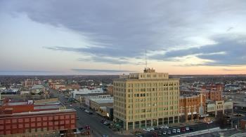 Weather camera view of First National Bank-Hutchinson.