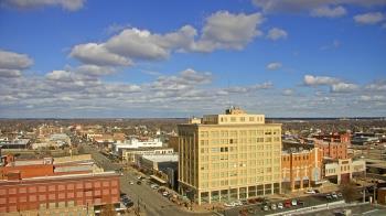 Weather camera view of First National Bank-Hutchinson.