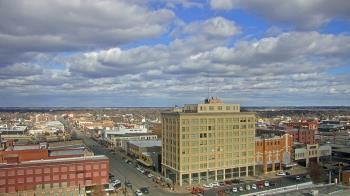 Weather camera view of First National Bank-Hutchinson.