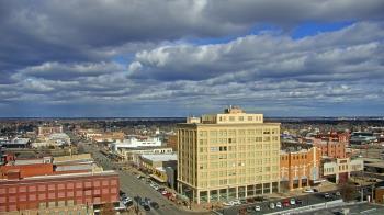 Weather camera view of First National Bank-Hutchinson.