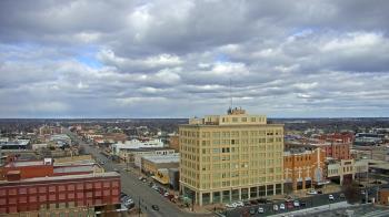Weather camera view of First National Bank-Hutchinson.