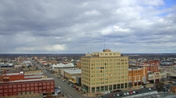 Weather camera view of First National Bank-Hutchinson.