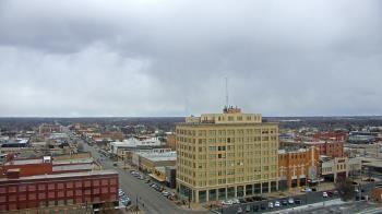 Weather camera view of First National Bank-Hutchinson.
