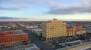 Weather camera view of First National Bank-Hutchinson.