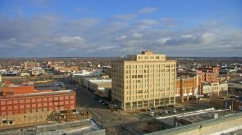 Weather camera view of First National Bank-Hutchinson.