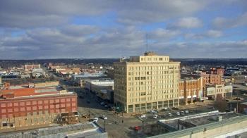 Weather camera view of First National Bank-Hutchinson.
