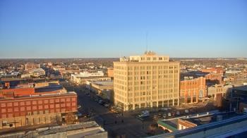 Weather camera view of First National Bank-Hutchinson.