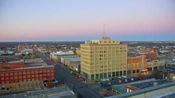 Weather camera view of First National Bank-Hutchinson.