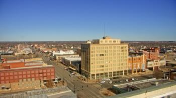 Weather camera view of First National Bank-Hutchinson.