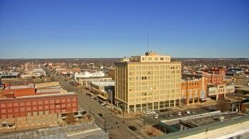 Weather camera view of First National Bank-Hutchinson.