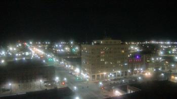 Weather camera view of First National Bank-Hutchinson.