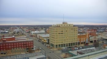 Weather camera view of First National Bank-Hutchinson.