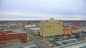 Weather camera view of First National Bank-Hutchinson.