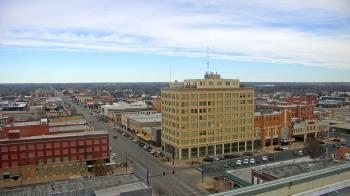 Weather camera view of First National Bank-Hutchinson.