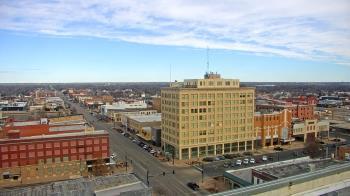 Weather camera view of First National Bank-Hutchinson.