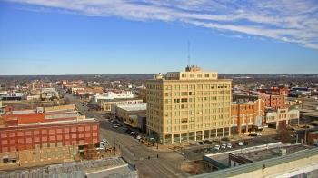 Weather camera view of First National Bank-Hutchinson.