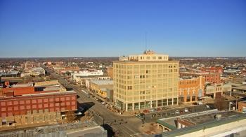 Weather camera view of First National Bank-Hutchinson.
