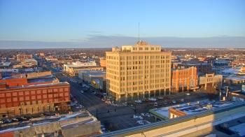 Weather camera view of First National Bank-Hutchinson.
