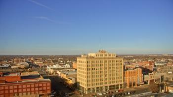 Weather camera view of First National Bank-Hutchinson.