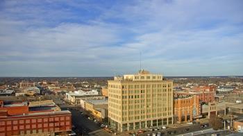 Weather camera view of First National Bank-Hutchinson.