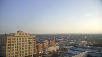 Weather camera view of First National Bank-Hutchinson.
