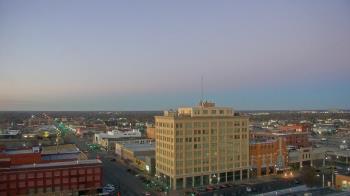 Weather camera view of First National Bank-Hutchinson.