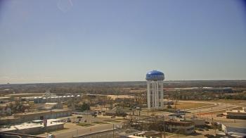 Weather camera view of First National Bank-Hutchinson.