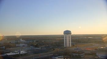 Weather camera view of First National Bank-Hutchinson.