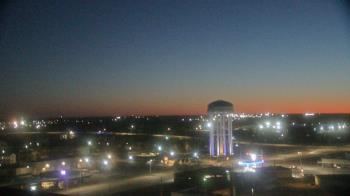 Weather camera view of First National Bank-Hutchinson.