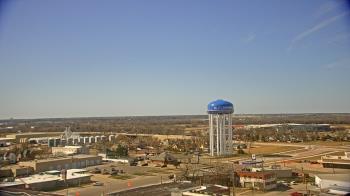 Weather camera view of First National Bank-Hutchinson.