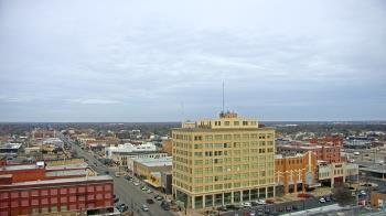 Weather camera view of First National Bank-Hutchinson.