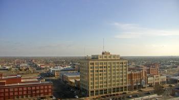 Weather camera view of First National Bank-Hutchinson.