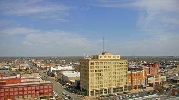 Weather camera view of First National Bank-Hutchinson.