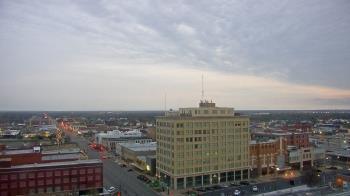 Weather camera view of First National Bank-Hutchinson.