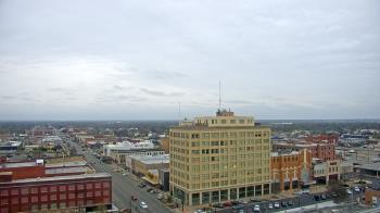 Weather camera view of First National Bank-Hutchinson.